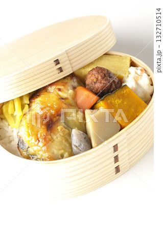焼き魚弁当を白背景で撮影 焼き魚弁当を白背景で撮影 132710514