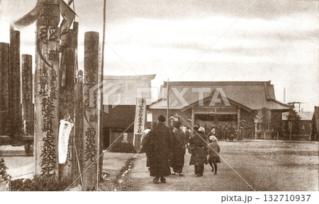 古写真 1924-1927年 東京 関東大震災の仮納骨堂 古写真 1924-1927年 東京 関東大震災の仮納骨堂 132710937