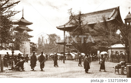 古写真 1924-1927年 東京 浅草寺の仁王門と五重塔 古写真 1924-1927年 東京 浅草寺の仁王門と五重塔 132710940