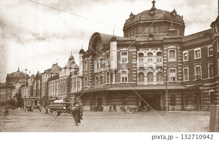 古写真　1924-1927年　東京駅丸の内口の駅舎 132710942