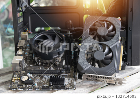 The motherboard and graphics card are the main components of a computer. The motherboard and graphics card are the main components of a computer. 132714605