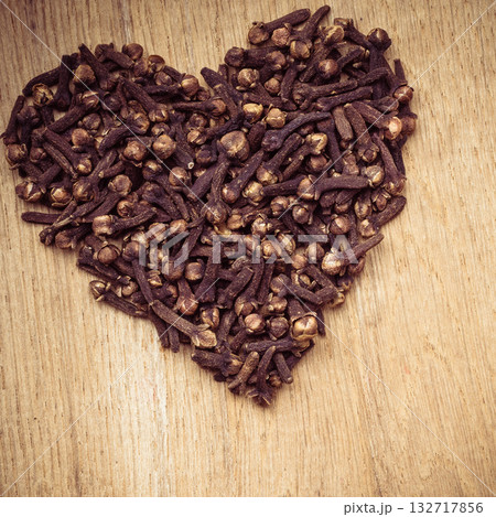 Heart form made from spice cloves Heart form made from spice cloves 132717856
