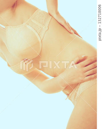 Woman with abdominal and back pain. 132718006