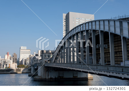 勝どき橋と隅田川の風景 132724301