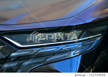 車のヘッドライト イメージ 車のヘッドライト イメージ 132724656