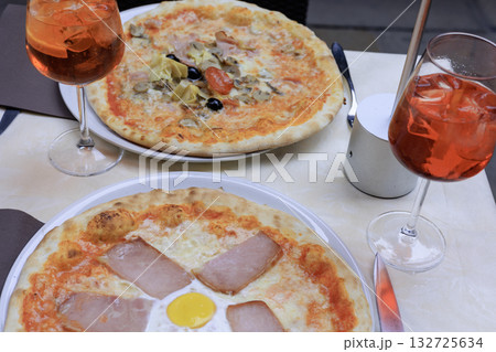 本場イタリアのおいしいピザ 本場イタリアのおいしいピザ 132725634