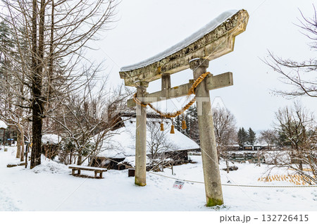 岐阜 雪化粧の飛驒の里 132726415