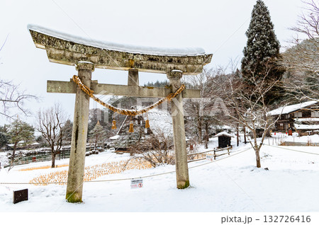 岐阜 雪化粧の飛驒の里 132726416