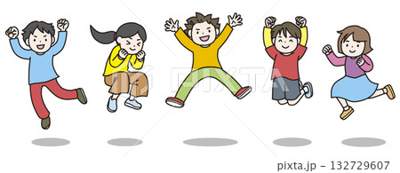 ジャンプする子供たち 132729607