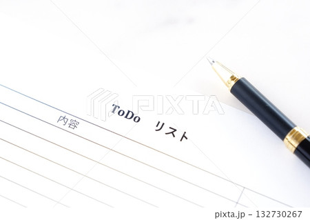 TO DOリスト - やるべきこと、日付、締切日を記入するTO DOリストでチェックする 132730267