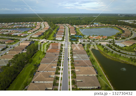 Aerial view of tightly packed homes in Florida closed living clubs. Family houses as example of real estate development in american suburbs 132730432
