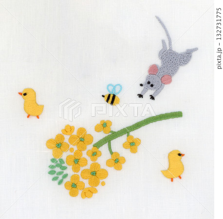 菜の花と蜂と鼠の刺繍 菜の花と蜂と鼠の刺繍 132731775