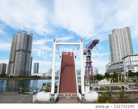 アーバンゲートブリッジと高層マンション群｜豊洲・晴海 132732295