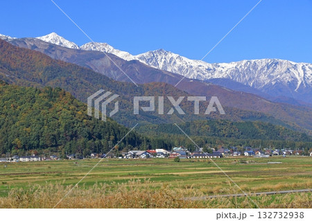 白馬山麓から望む晩秋の白馬三山 白馬山麓から望む晩秋の白馬三山 132732938