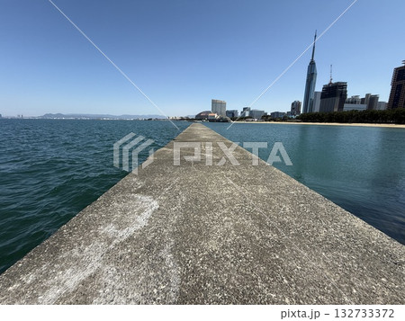 青の静寂 ― 快晴のももち浜と埠頭の風景2 青の静寂 ― 快晴のももち浜と埠頭の風景2 132733372