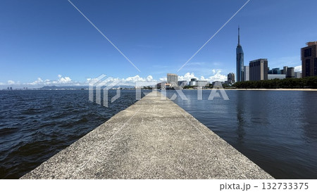 青の静寂 ― 快晴のももち浜と埠頭の風景1 青の静寂 ― 快晴のももち浜と埠頭の風景1 132733375