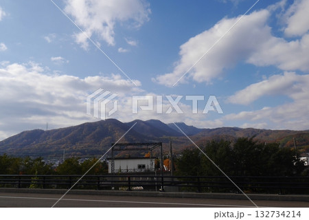 紅葉がきれいな秋の手稲山(北海道札幌市) 紅葉がきれいな秋の手稲山(北海道札幌市) 132734214