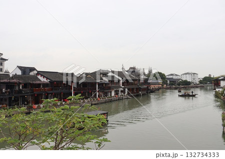 上海市朱家角の水郷の町 上海市朱家角の水郷の町 132734333
