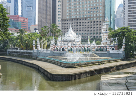 クアラルンプール最古のモスクであるマスジットジャメ 132735921