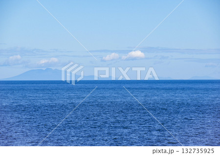 納沙布岬から眺める国後島 132735925