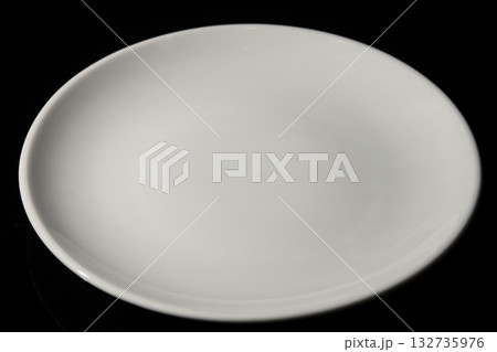 白い皿の背景素材 132735976