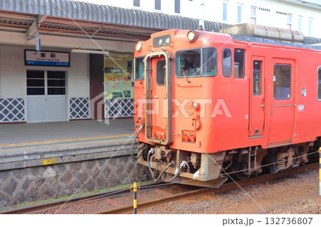 東萩駅に停車するキハ40系気動車 東萩駅に停車するキハ40系気動車 132736807