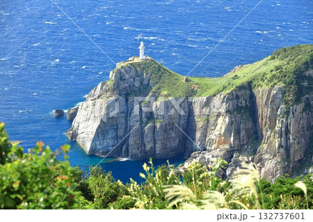 【長崎県】福江島の大瀬埼灯台（五島列島） 132737601
