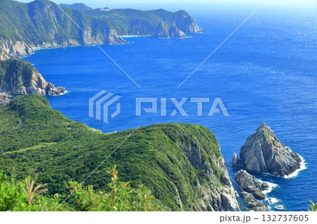 【長崎県】大瀬崎灯台展望台から見た景色（五島列島の福江島） 132737605