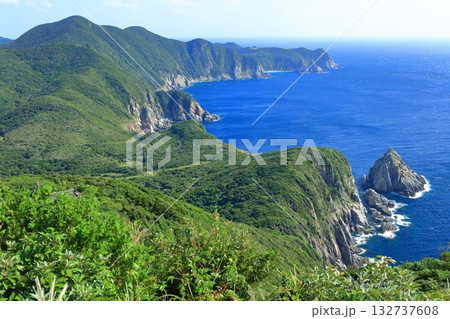 【長崎県】大瀬崎灯台展望台から見た景色（五島列島の福江島） 132737608