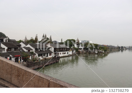 上海市朱家角の水郷の町 上海市朱家角の水郷の町 132738270