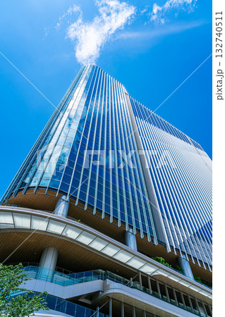 【東京都】見上げる高輪ゲートウェイシティのビル 【東京都】見上げる高輪ゲートウェイシティのビル 132740511