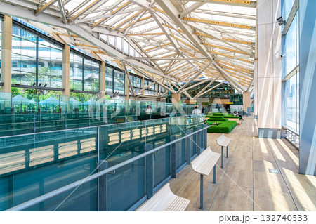 【東京都】スタイリッシュな構内が印象的な高輪ゲートウェイ駅 132740533