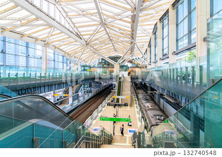 【東京都】スタイリッシュな構内が印象的な高輪ゲートウェイ駅 132740548