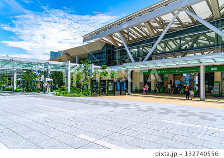 【東京都】スタイリッシュな外観の高輪ゲートウェイ駅 132740556