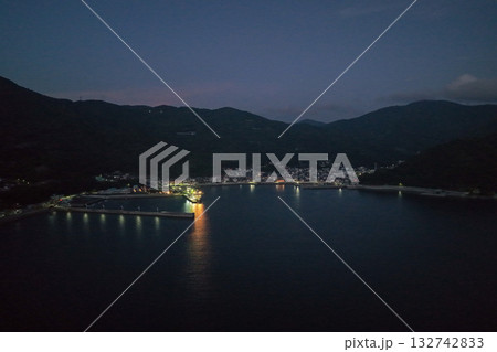 夕暮れの三崎港と静かな海 – 愛媛県佐田岬半島 夕暮れの三崎港と静かな海 – 愛媛県佐田岬半島 132742833