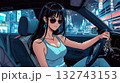 サングラスをかけて運転する女性と夜の街並み 132743153