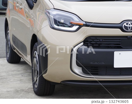 自動車イメージ　トヨタ3代目シエンタのフロントマスク 132743605