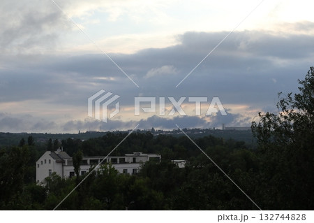 A gloomy morning in the city. 132744828