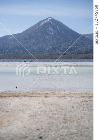 霊場恐山_宇曽利湖と大尽山を望む 132745569