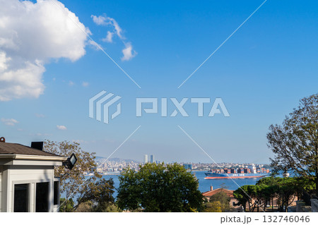 風を感じるイスタンブールの海風景 風を感じるイスタンブールの海風景 132746046