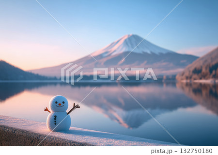 旅する雪だるま_湖に映る富士と雪だるま 132750180