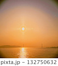 明石海峡大橋と夕焼け 132750632