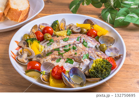 鯛のアクアパッツァ 132750695