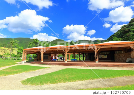 【長崎県】晴天の三井楽高浜海水浴場 海の家（五島列島の福江島） 132750709