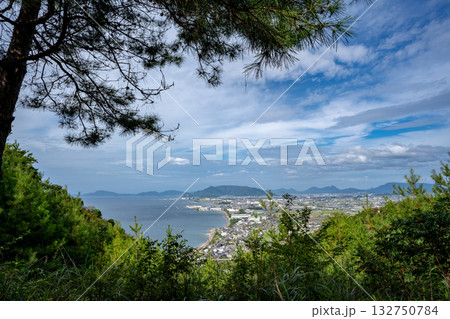 魚見山展望所から見る観音寺市の街並み 魚見山展望所から見る観音寺市の街並み 132750784