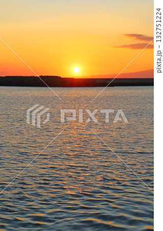 長洲港から眺める夕日 132751224