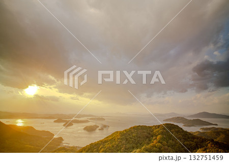 亀老山の展望台から眺める風景 亀老山の展望台から眺める風景 132751459