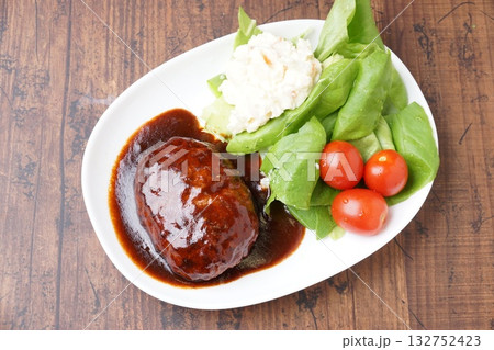 デミグラスハンバーグ 132752423