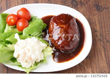 デミグラスハンバーグ 132752428