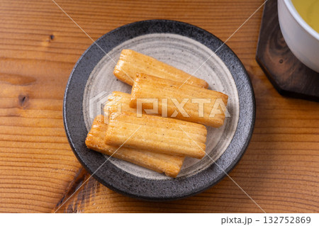 わさびおかき わさびおかき 132752869